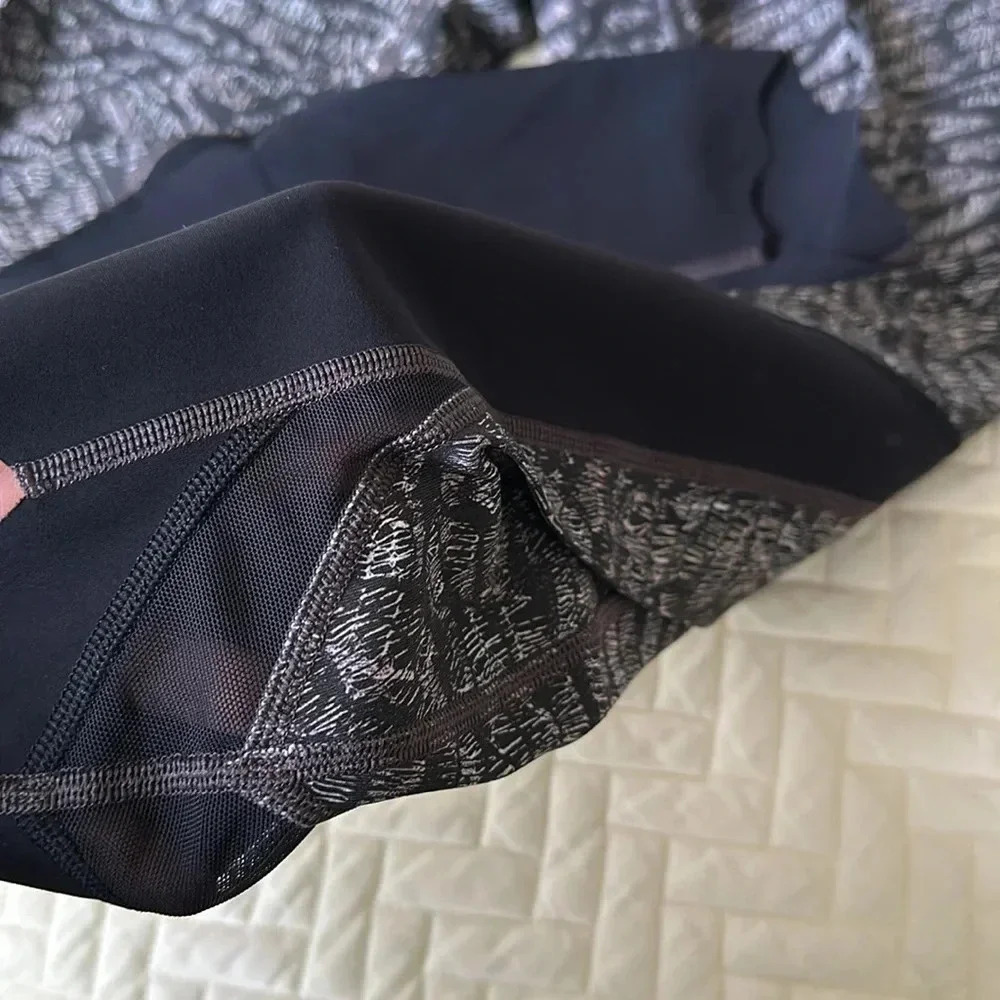 Lululemon. - Picture 3 of 7